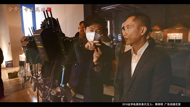 金帝集成灶張董在廣告現場溝通 金帝集成灶張董在廣告現場溝通