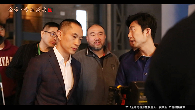 金帝集成灶張董在廣告現場溝通 金帝集成灶張董在廣告現場溝通
