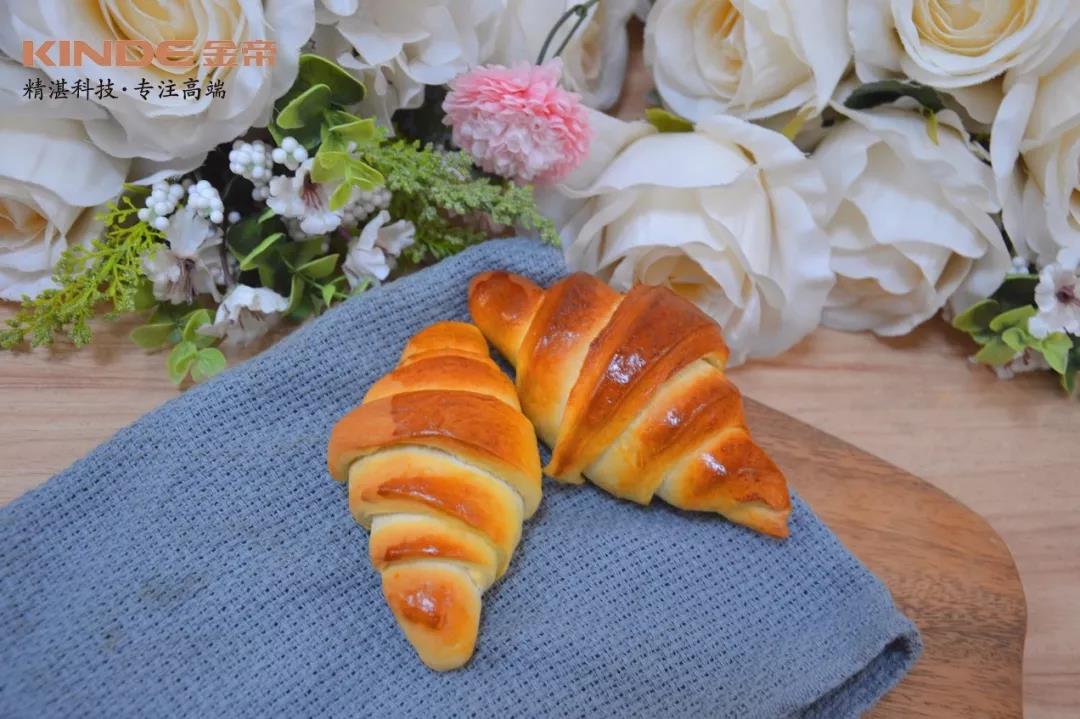 【金帝御食記】 牛角小面包