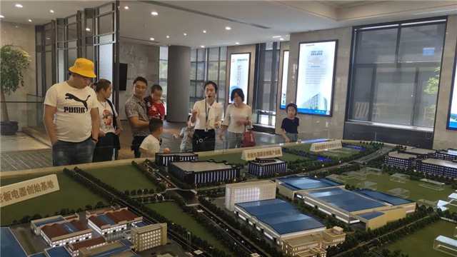 暑假全家總動員,金帝集成灶幸運客戶暢游上海迪士尼 ! 暑假全家總動員,金帝集成灶幸運客戶暢游上海迪士尼 !