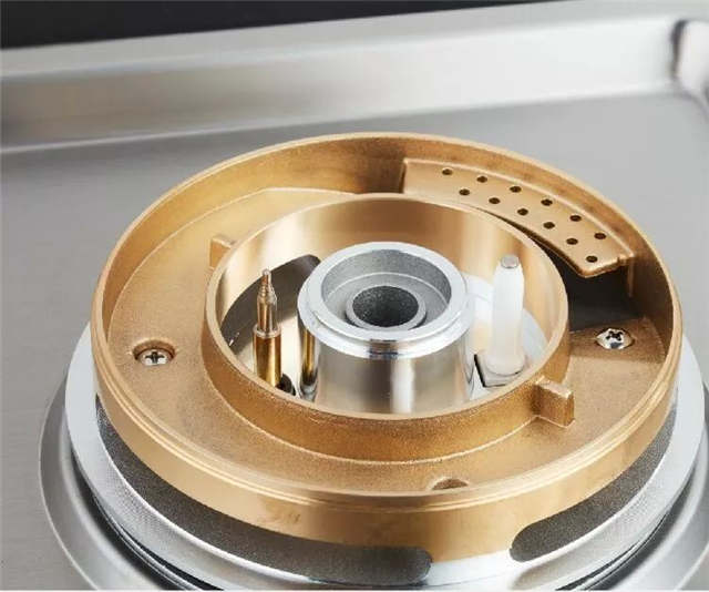 《中餐廳》第三季 黃曉明21天哭了3回，關心廚房安全尤為重要