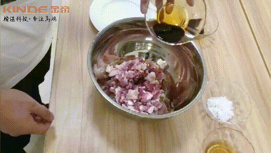 1574818489451824.gif 04.gif