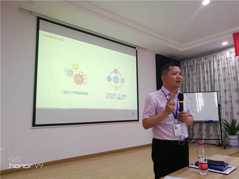 金帝集成灶營銷總監(jiān)高海峰.jpg 金帝集成灶營銷總監(jiān)高海峰.jpg